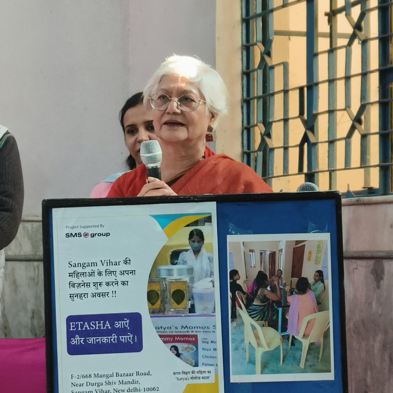 Dr Meenakshi Nayar, President of ETASHA Society explaining the details of women entrepreneurship project to women of Sangam Vihar, Delhi.